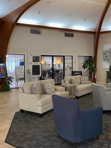 3755 Via Poinciana 203, Lake Worth, FL 33467