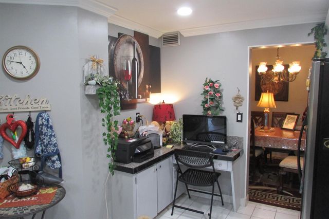 3755 Via Poinciana 203, Lake Worth, FL 33467