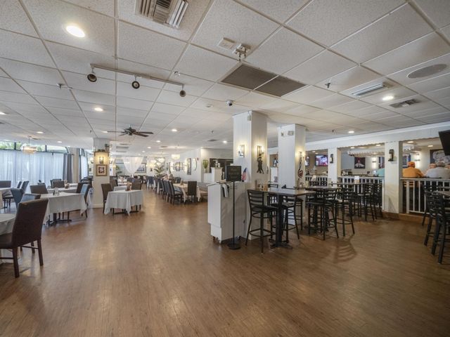 3755 Via Poinciana 203, Lake Worth, FL 33467