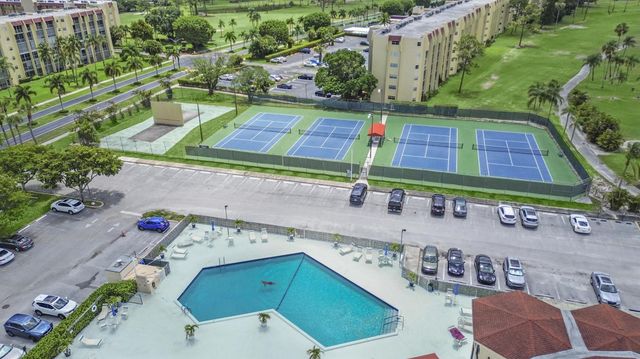 3755 Via Poinciana 203, Lake Worth, FL 33467