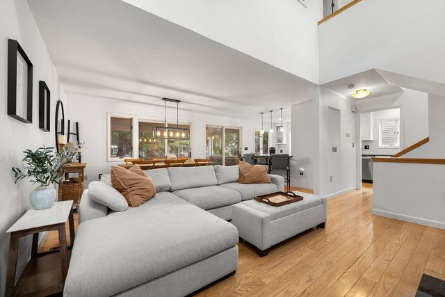 406 Pine Brook Dr 406, Peabody, MA 01960