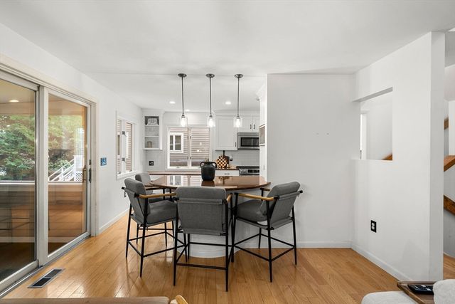 406 Pine Brook Dr 406, Peabody, MA 01960