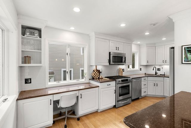 406 Pine Brook Dr 406, Peabody, MA 01960