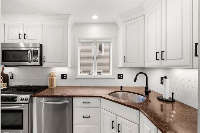 406 Pine Brook Dr 406, Peabody, MA 01960