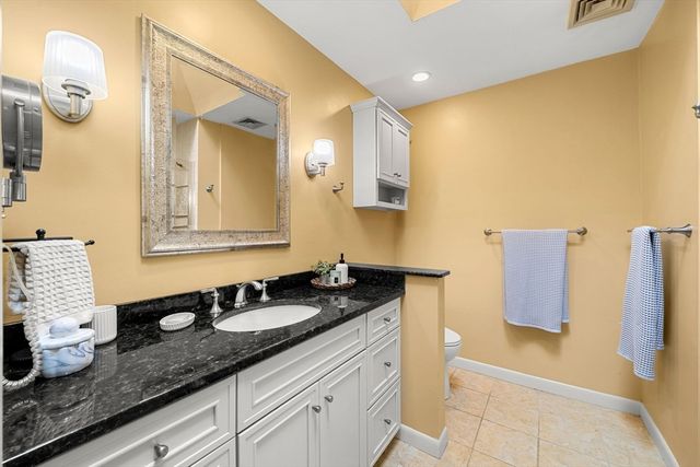 406 Pine Brook Dr 406, Peabody, MA 01960