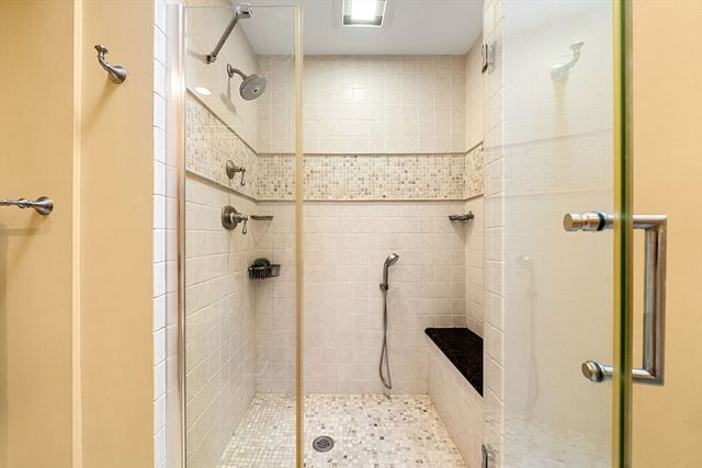 406 Pine Brook Dr 406, Peabody, MA 01960