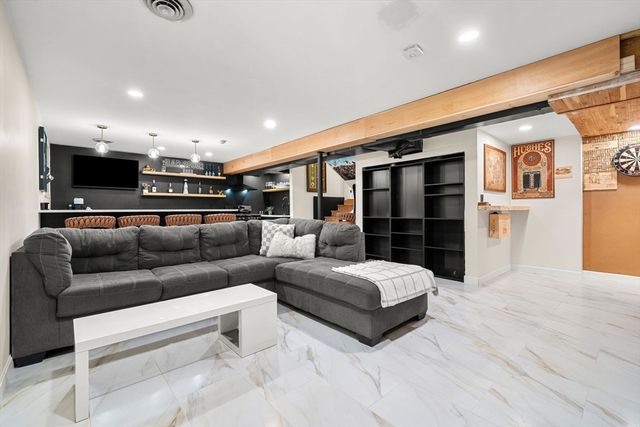 406 Pine Brook Dr 406, Peabody, MA 01960