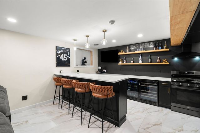 406 Pine Brook Dr 406, Peabody, MA 01960