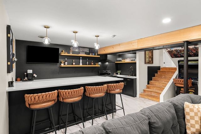 406 Pine Brook Dr 406, Peabody, MA 01960