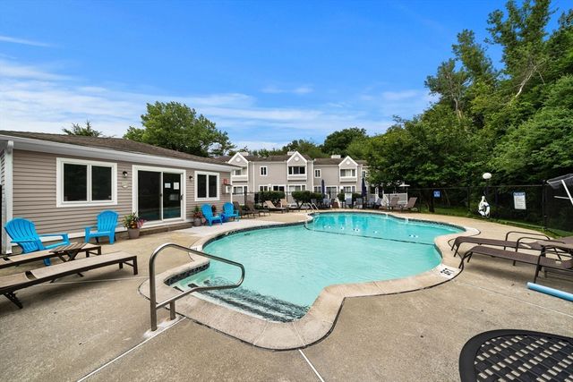 406 Pine Brook Dr 406, Peabody, MA 01960