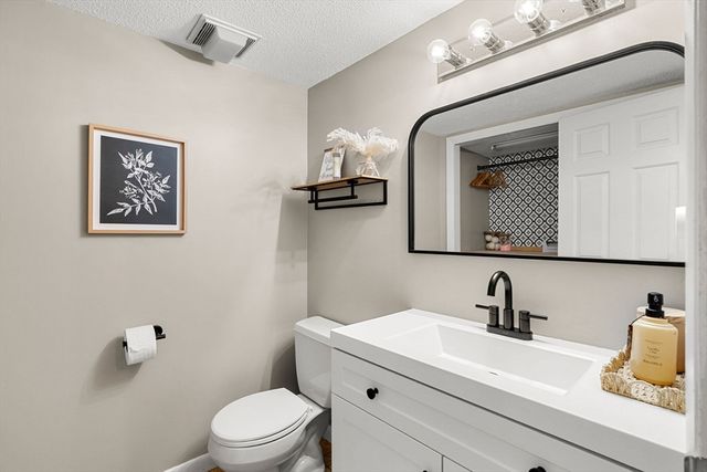 406 Pine Brook Dr 406, Peabody, MA 01960