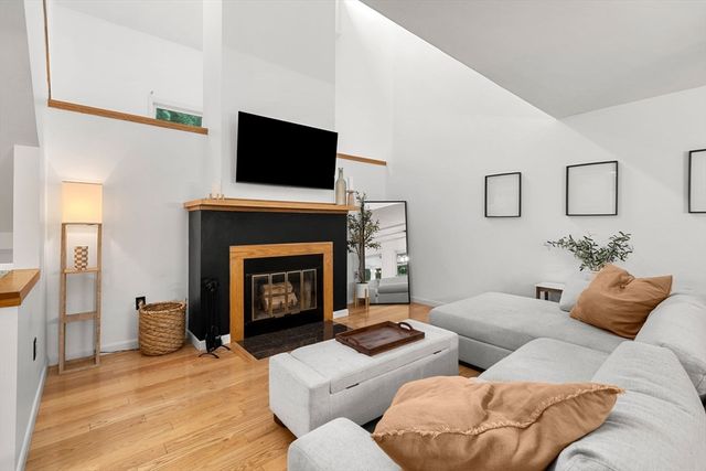 406 Pine Brook Dr 406, Peabody, MA 01960