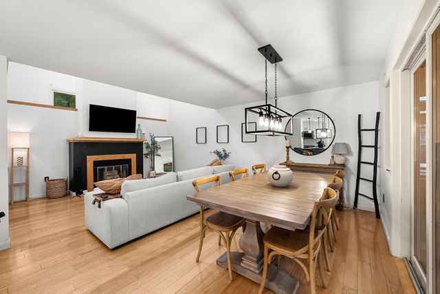 406 Pine Brook Dr 406, Peabody, MA 01960