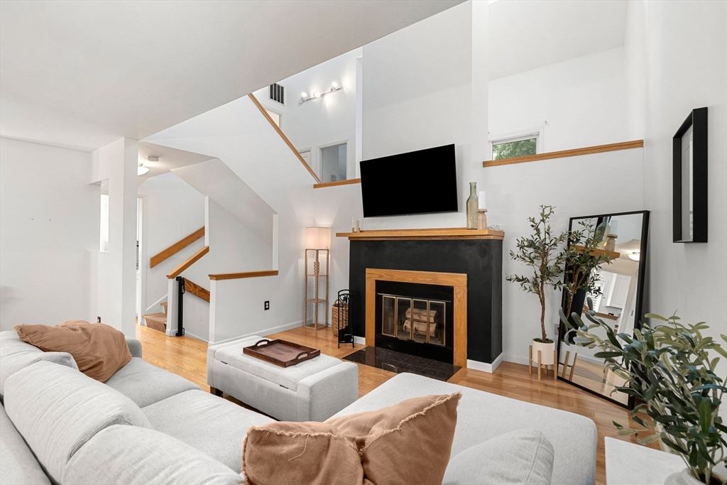 406 Pine Brook Dr 406, Peabody, MA 01960