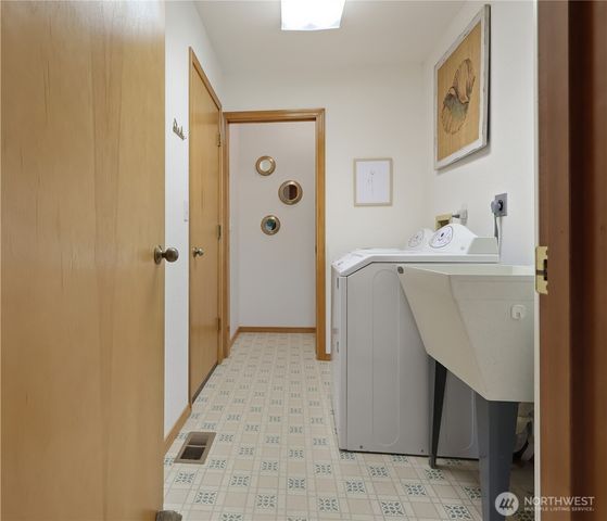 260 Dolphin Avenue NE, Ocean Shores, WA 98569