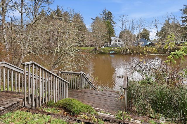 260 Dolphin Avenue NE, Ocean Shores, WA 98569