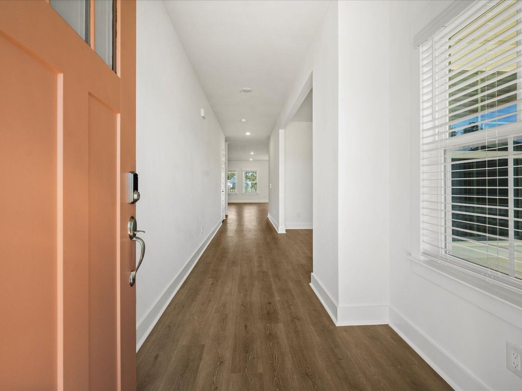 Image 2 of property listing at 353 Calm Water Way, Summerville, SC 29486