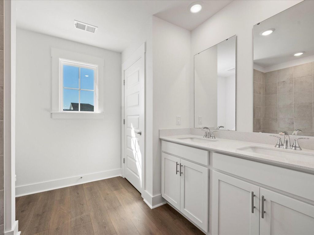 Image 23 of property listing at 353 Calm Water Way, Summerville, SC 29486