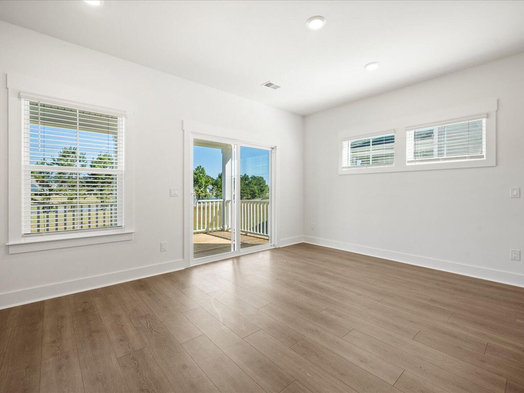 Image 9 of property listing at 353 Calm Water Way, Summerville, SC 29486