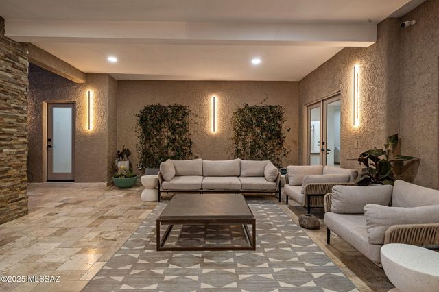 5775 N Campbell Avenue, Tucson, AZ 85718