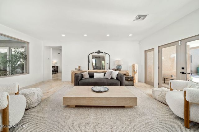 5775 N Campbell Avenue, Tucson, AZ 85718