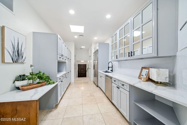 5775 N Campbell Avenue, Tucson, AZ 85718