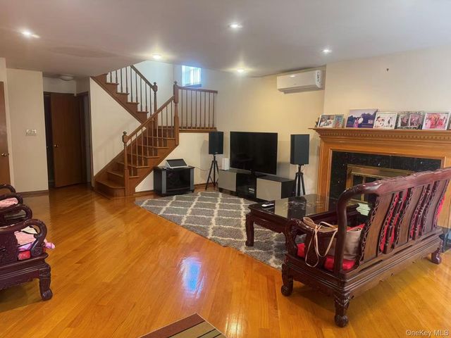 250-56 39th Road, Little Neck, NY 11363