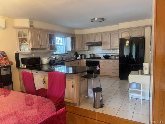 250-56 39th Road, Little Neck, NY 11363