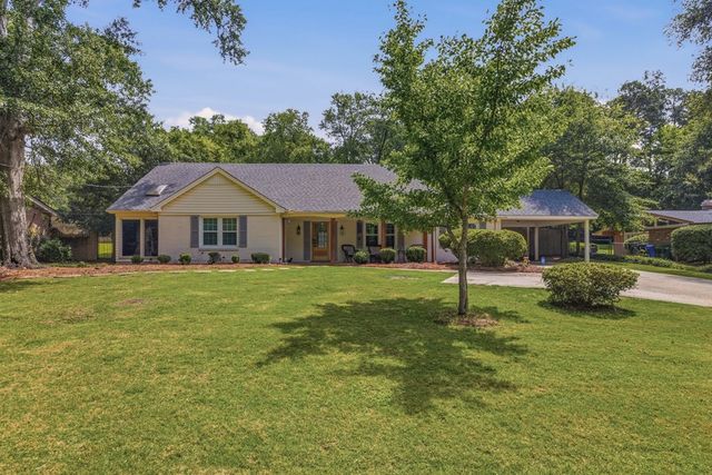 3330 East Lindsay Drive, Columbus, GA 31907