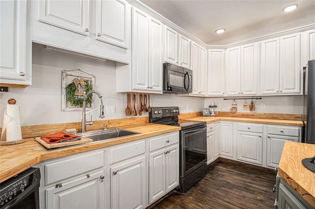 232 CHRISTIAN Circle, Carrollton, GA 30116