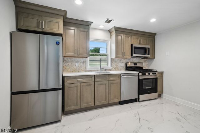 69 Broad St, Summit City, NJ 07901