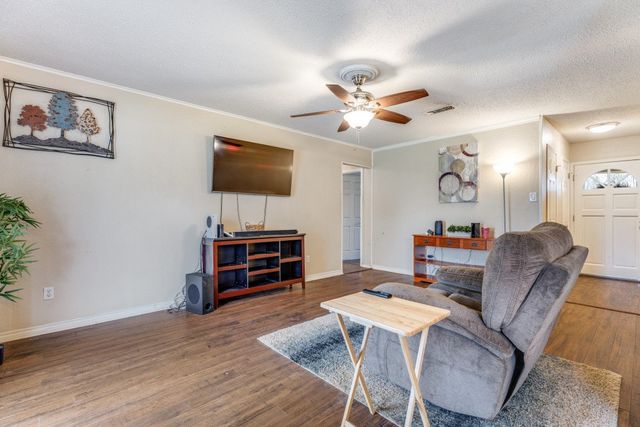 6037 Highcrest Drive, Watauga, TX 76148