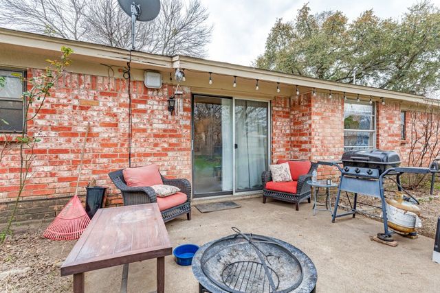 6037 Highcrest Drive, Watauga, TX 76148