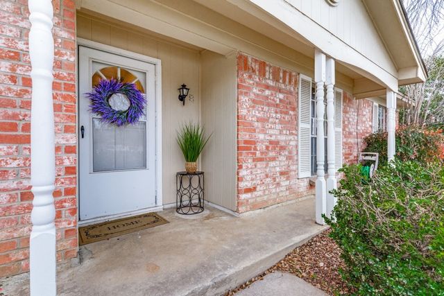 6037 Highcrest Drive, Watauga, TX 76148