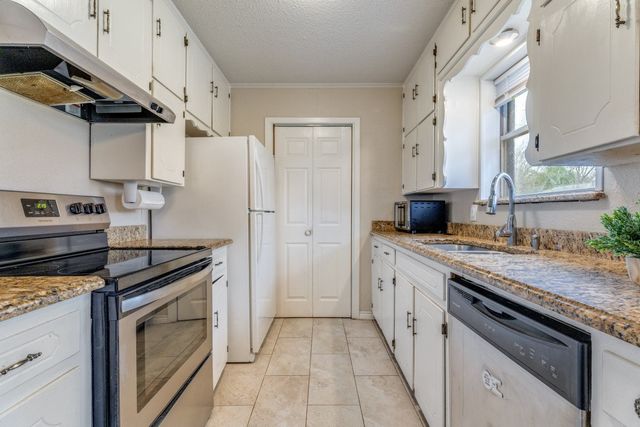 6037 Highcrest Drive, Watauga, TX 76148