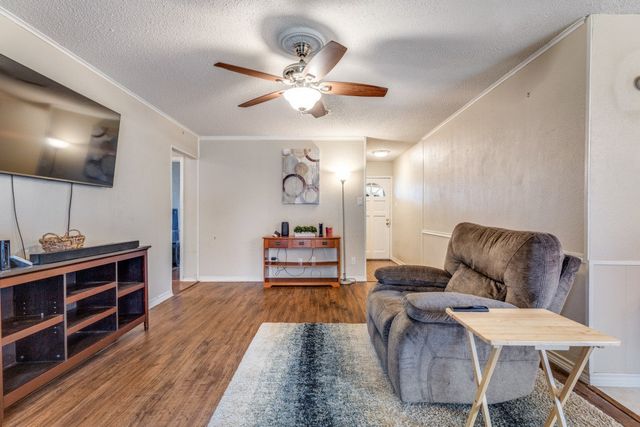 6037 Highcrest Drive, Watauga, TX 76148