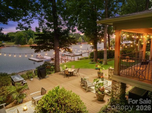 165 Woodstream Circle, Mooresville, NC 28117