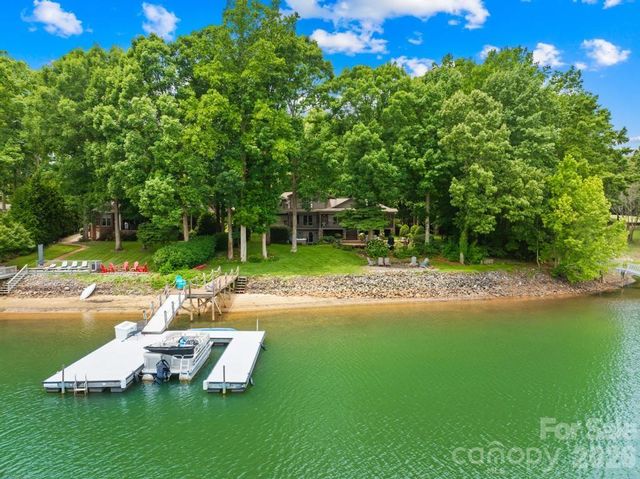 165 Woodstream Circle, Mooresville, NC 28117