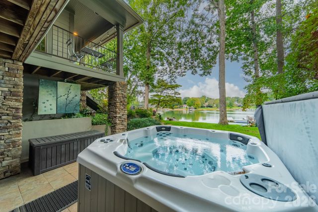 165 Woodstream Circle, Mooresville, NC 28117