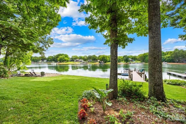165 Woodstream Circle, Mooresville, NC 28117