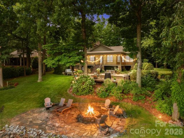 165 Woodstream Circle, Mooresville, NC 28117