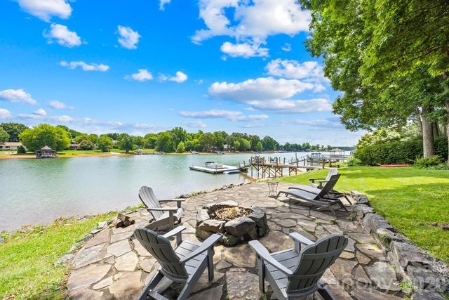 165 Woodstream Circle, Mooresville, NC 28117