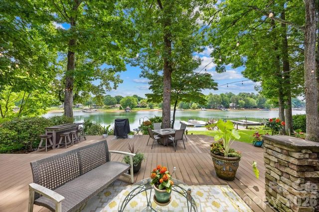 165 Woodstream Circle, Mooresville, NC 28117