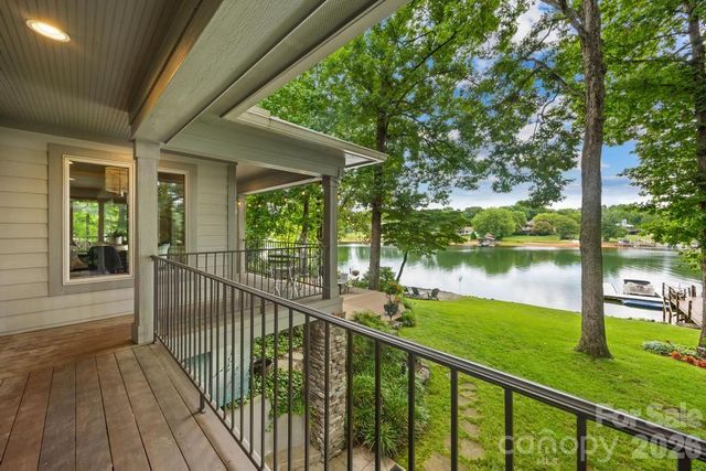 165 Woodstream Circle, Mooresville, NC 28117