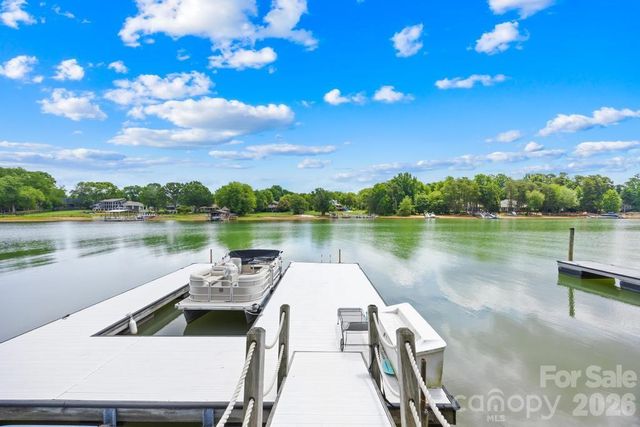 165 Woodstream Circle, Mooresville, NC 28117