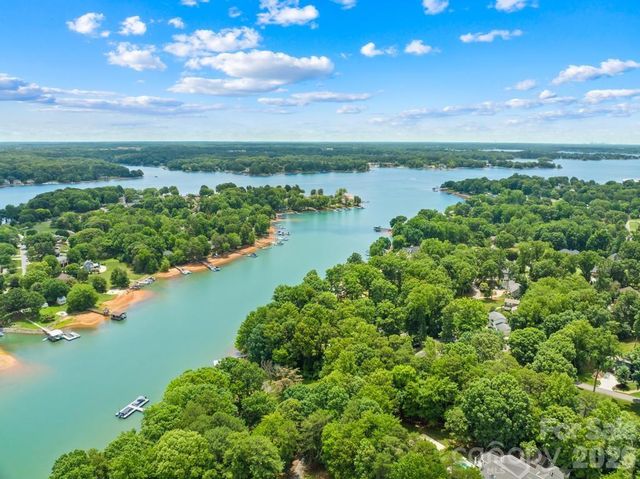 165 Woodstream Circle, Mooresville, NC 28117