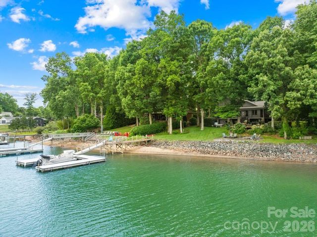 165 Woodstream Circle, Mooresville, NC 28117