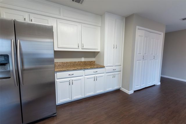 328 Lake View Drive, Montgomery, TX 77356