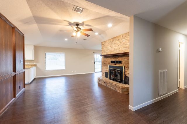 328 Lake View Drive, Montgomery, TX 77356