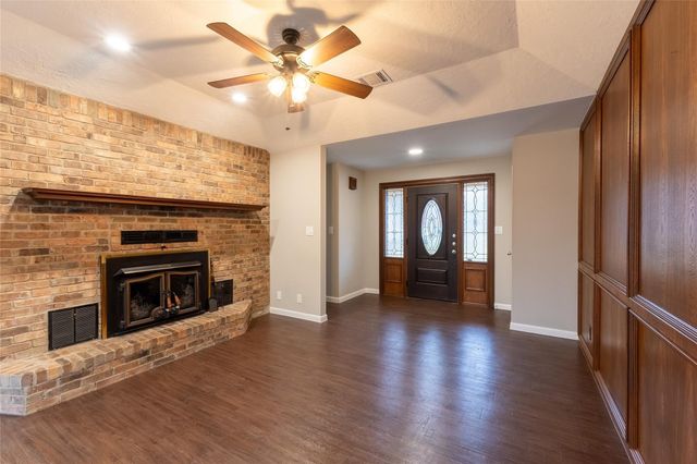 328 Lake View Drive, Montgomery, TX 77356